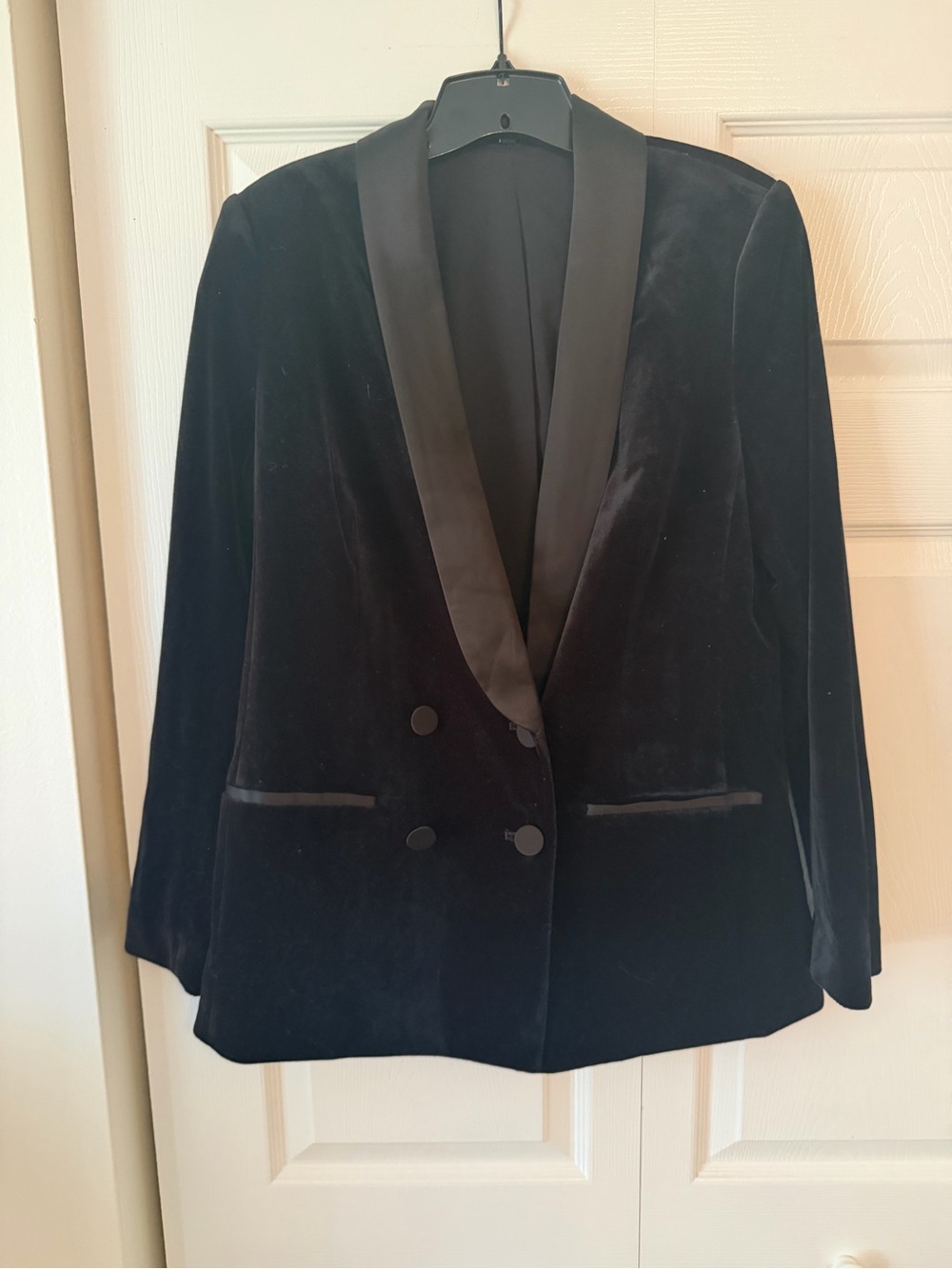 EXPRESS BLACK VELVET SHAWL COLLAR DOUBLE BREASTED TUXEDO BLAZER